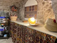 Appartement Atypique / Ancien bar à 100 Mètres du Bois de Vincennes Hotel di Saint-Maurice