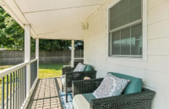 Charming 1-bedroom cottage just steps from Island Park Beaches Hotels in Portsmouth