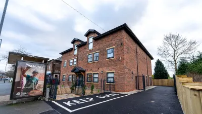 Luxury Flat in Wythenshawe Hotels near Wythenshawe Park and Gardens