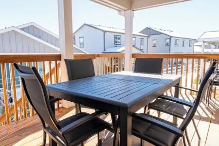 Upgraded Cozy, Spacious Family Friendly Home