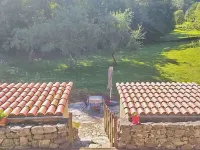 THE OLD WOMAN'S HOUSE Hotele w: Nava