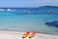 In Lecci, charming apartment, very large terrace 5 minutes from the beach