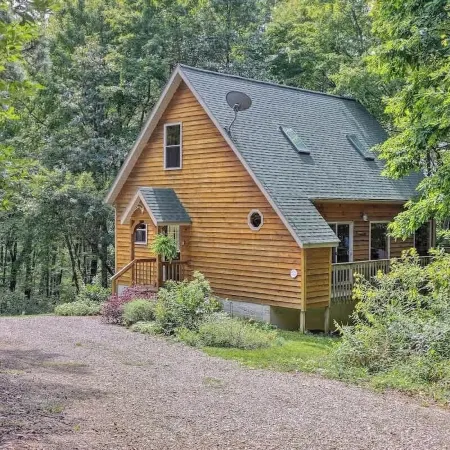Cheerful Two Bdrm Cabin with Hot Tub & Pet Friendly