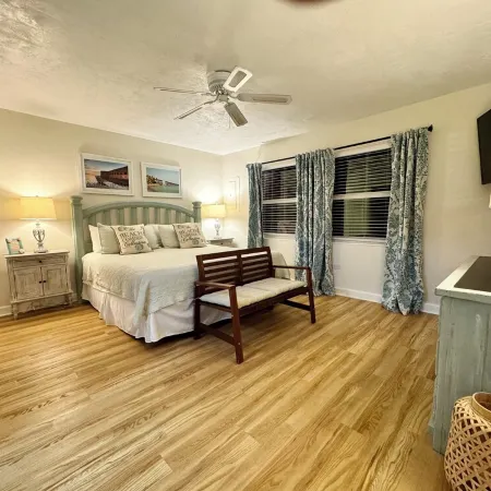 Best! 2Br/2BA /w Private Pool. 37.5" Dockage/Voted Best Backyard in Kcb 11th ST.
