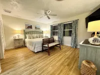 Best! 2Br/2BA /w Private Pool. 37.5" Dockage/Voted Best Backyard in Kcb 11th ST. - Hot Tub