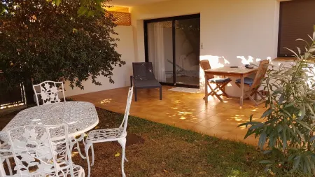 Villa des Cyprès Property Magnificent Secure and Peaceful Private Parking Lot Отели в г. Борм-Ле-Мимоза