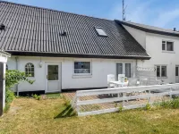"Gilbert" - 500m from the Sea Hotels in Saeby