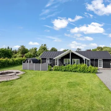 "Bryngeir" - 750m from the Sea