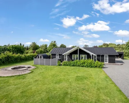 "Bryngeir" - 750m from the Sea Hoteles en Grenaa