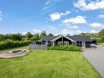 "Bryngeir" - 750m from the Sea Hotel in zona Voldby