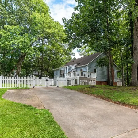 4 Bed, King Bed, Tvs ,Grill, Crib, Kids Essentials,Sleep Noise Machine,Bond Park