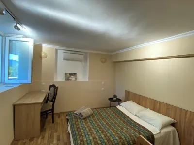 Green House Guest House Отели в г. 