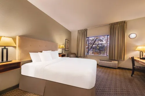Gaia Hotel & Spa, Ascend Hotel Collection - parking