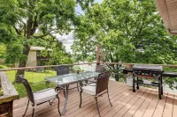 Your Lakeside Retreat for Family & Friends, 8 Beds, Lake Access & Covered Dock Hotels in Mercer County