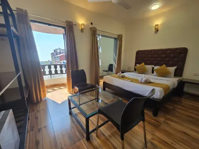Hotel Vyankatesh & Pure Veg Restaurant Hotels near Poonam Chowk