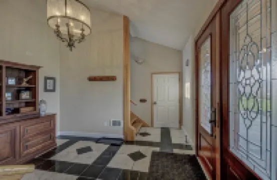 Upscale Apartment with Panoramic Views