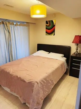 10min to Ferry.30 mins to airport. Family sized separate entrance.Pets-friendly.