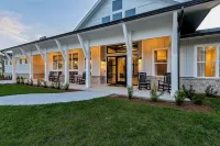 Luxurious Apartments - Pool Gym Bikes - Condos