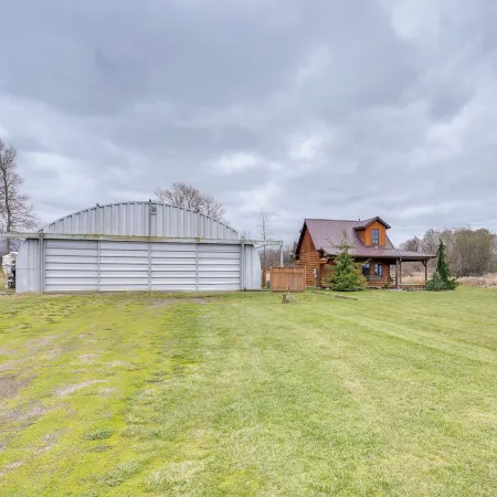 Private Hot Tub: 'Blue Sky Cabin' in Sequim