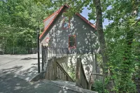 Hot Tub and Private Deck Rustic Pigeon Forge Cabin - بار