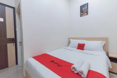 紅門酒店-近CSB購物中心芝拉本 井裏汶市酒店