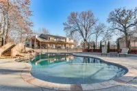 Kingston Home w/ Pickleball: Steps to Lake Texoma! - 3 estrellas