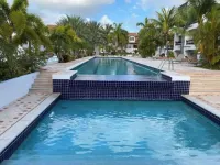 Walking distance to everything on Simpson bay area Restaurants, Beach, Nite Life - Pools