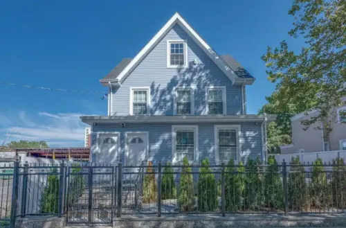 Colorful, Comfy & Modern - Close to NYC - Parking! Hotels in Mt Vernon