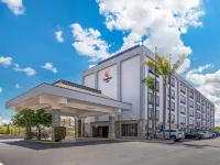 Comfort Inn Anaheim Resort Hotels near Anaheim Regional Transportation Intermodal Center