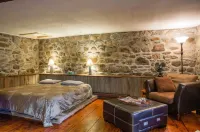 Charming Barn apt Skaneateles farm4 Hotels in Spafford