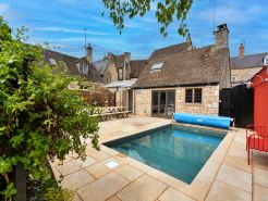 Luxury Home in Painswick by St. Mary’s Church