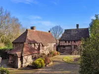 Cottage in Crawley Down with Hot Tub & Tennis