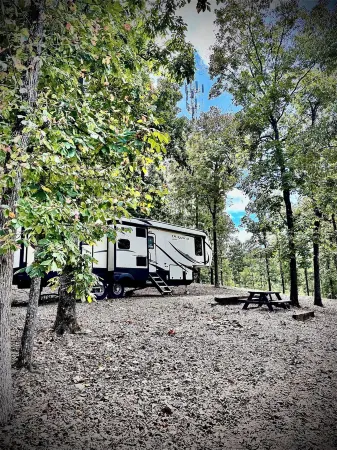 Cozy and serene RV in Broken Bow.  Pet friendly, WiFi, 2 bedroom, fireplace.