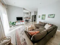 Otter Point Getaway| Cozy & Calming| Close to Sooke| Stylish Westcoast Vacation