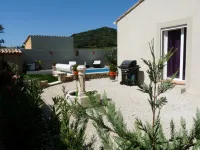 Villa Alba: Sunlit Comfort in Lirac - 빌라