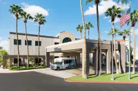 Hilton Phoenix Airport Hotel berhampiran University of Advancing Technology