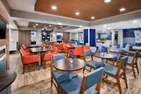 Holiday Inn Express & Suites EDEN PRAIRIE - MINNEAPOLIS by IHG - parking