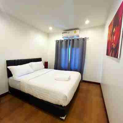 3BR Villa Rooftop Pool Gym Near BeachV28 Rooms