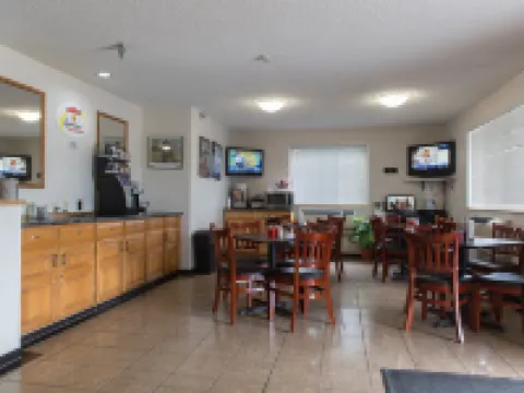威廉姆斯湖溫德姆速8飯店 威廉斯萊克住宿飯店