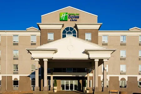 Holiday Inn Express & Suites Regina-South Отели рядом с достопримечательностью «Университет Реджайна»