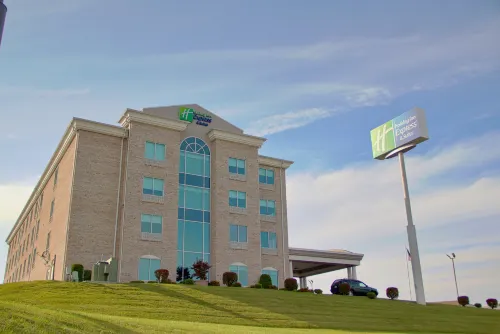 Holiday Inn Express & Suites SOMERSET CENTRAL by IHG