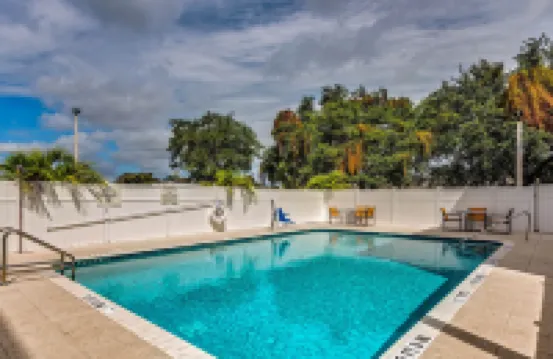 Holiday Inn Express & Suites LANTANA by IHG