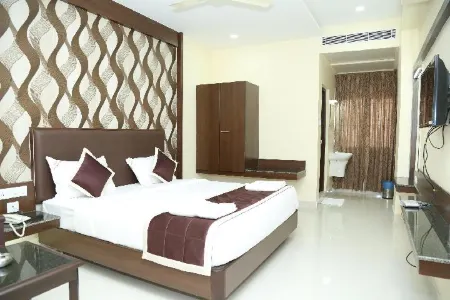 Hotel Venkaateswara Отели рядом с достопримечательностью «Anna nagar park»