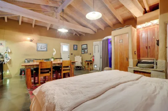 Centrally Located Santa Fe Studio Near Town!