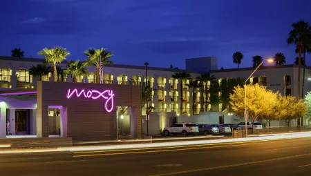 Moxy Phoenix Tempe/ASU Area Отели рядом с достопримечательностью «Адельфи Коммонс»