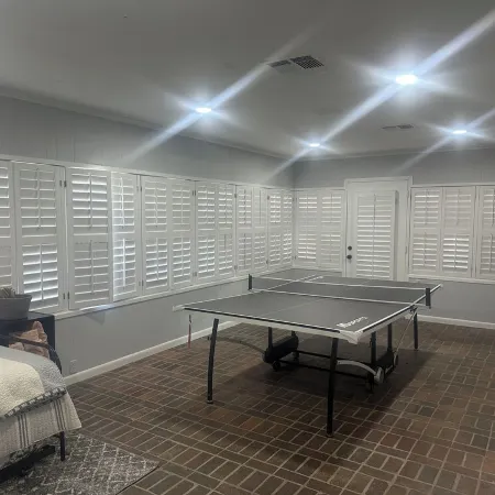Newly Remodeled Farmhouse, 12 Minute Walk to Campus. 3Bd 3ba with Bonus Room