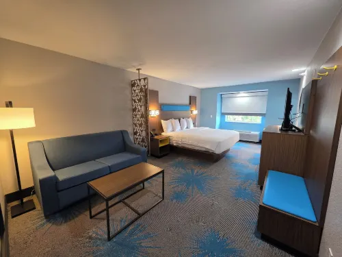 Days Inn & Suites by Wyndham Brandon Amphitheater Hotels in Brandon