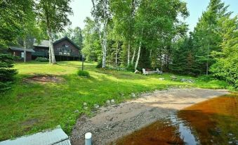 Birch Haven 4 Bedroom Home by RedAwning