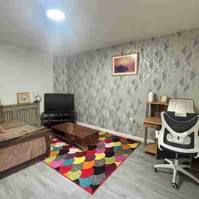1 Room Ensuite Flat - Sleeps 2 With Sky Full Fibre Others