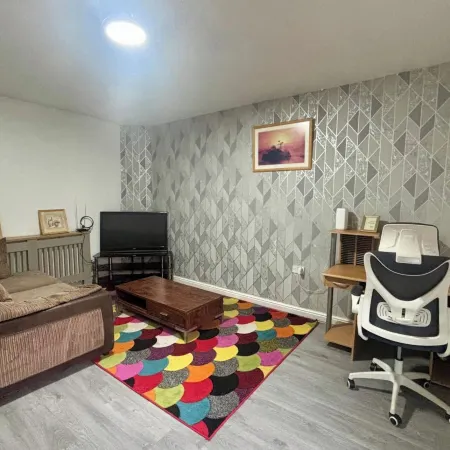 1 Room Ensuite Flat - Sleeps 2 With Sky Full Fibre